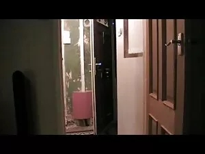 アントンは性交の後に女の子のお尻にタバコ ...