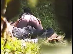 若いレズビアンはハードと引き裂かれた。  ...
