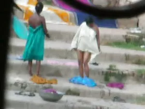 彼女は肛門のお風呂やベッドに出席します  ...