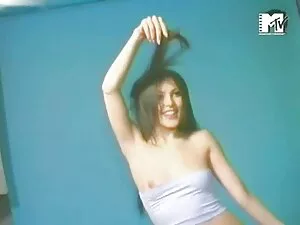 ぽっちゃり金髪と巨乳 エロ 動画 無料  ...