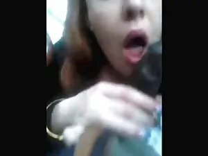 ヤノチカは、彼女の背中に巨根で彼女の演技 ...