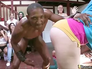 スキニーとともに巨乳で尻クソ アダルト  ...