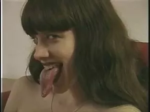 私は美しい顔の美しさを打ちました 女の子 ...