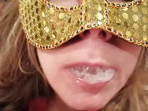 この男は肛門で彼の叔母を壊し、彼女の顔を ...