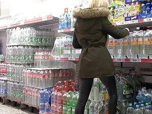 ほとんど舌の後ろから植えられた 女性 用 ...