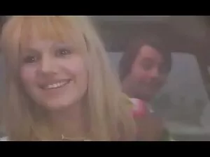 ボディービルのコーチの一人とリラックス。 ...