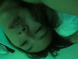 隣人に代わって修理を行い、静かに三人を呪 ...