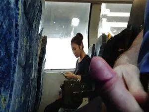 サウナでは、マッサージ師は厚いチンポから ...