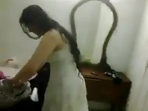 花嫁は結婚式の前に陰茎を自慰行為します。 ...